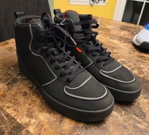 Atoms Atoms × MKBHD

Model 251.1

WATER-REPELLENT SERIES